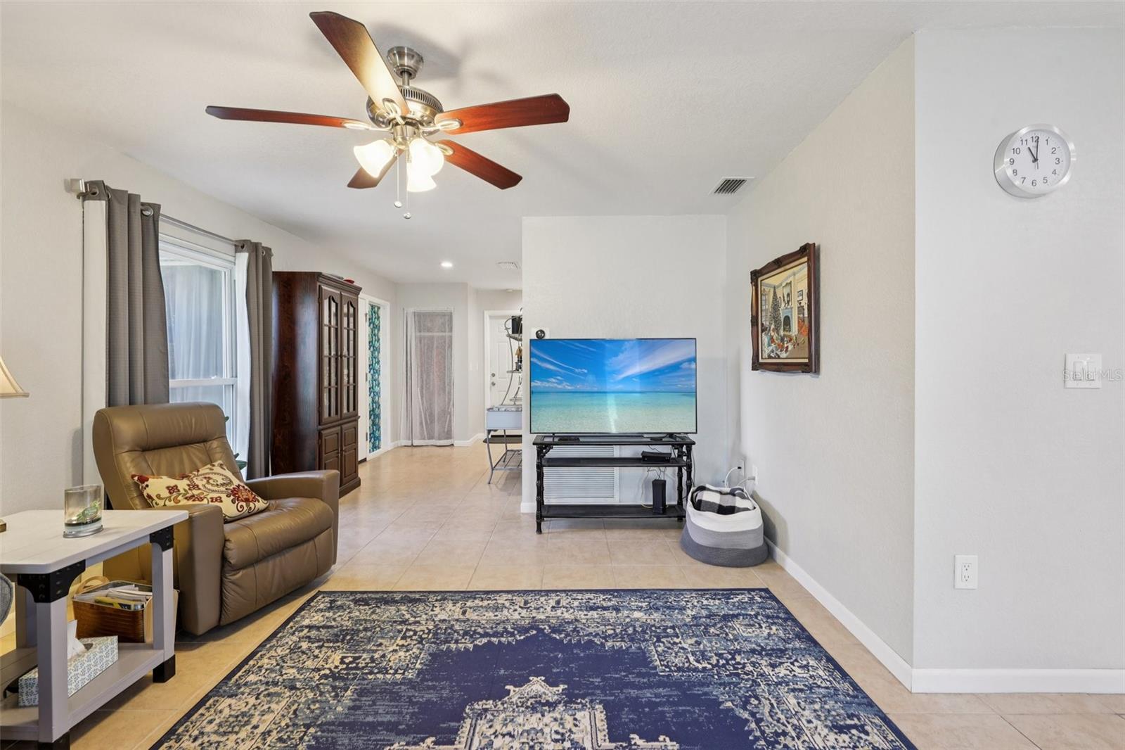 LAKES UNIT I THE - Residential