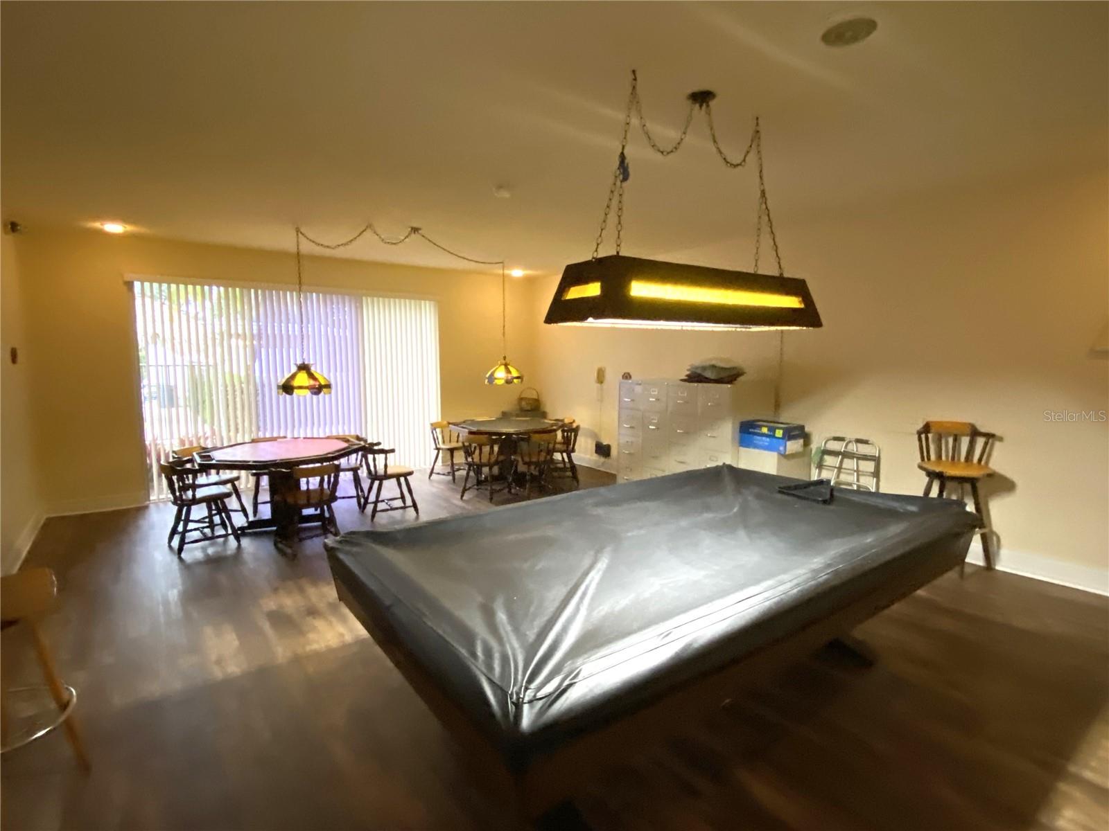 LAKES UNIT I THE - Residential