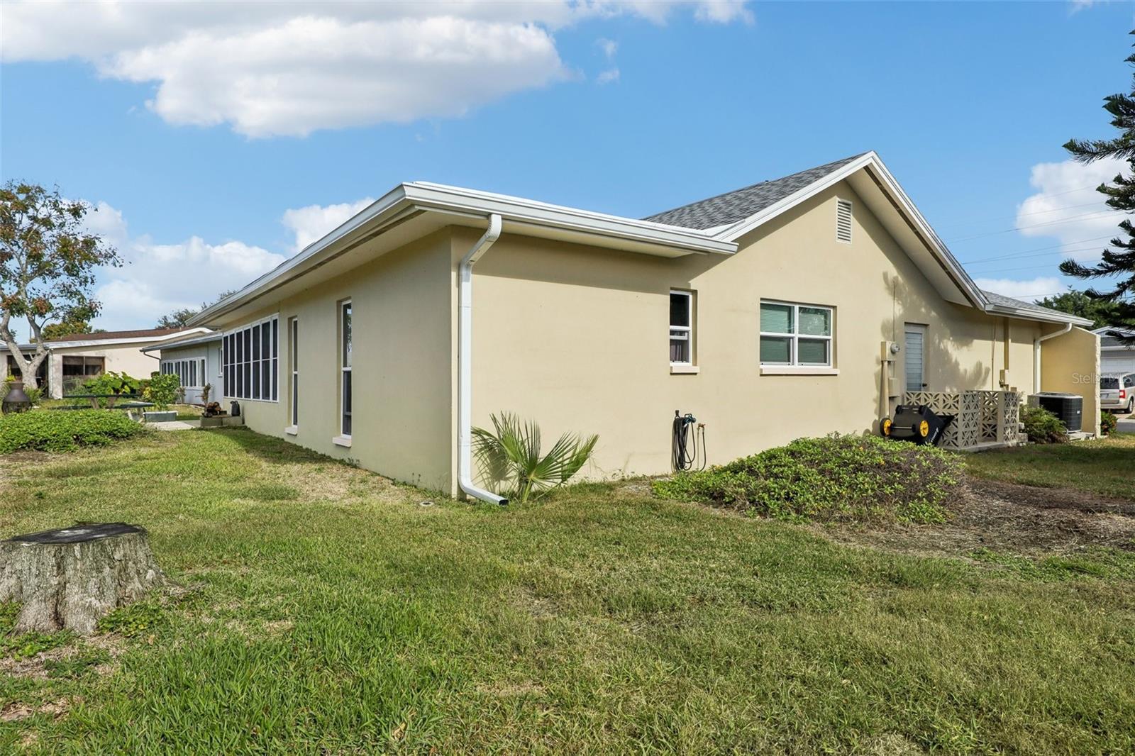 LAKES UNIT I THE - Residential