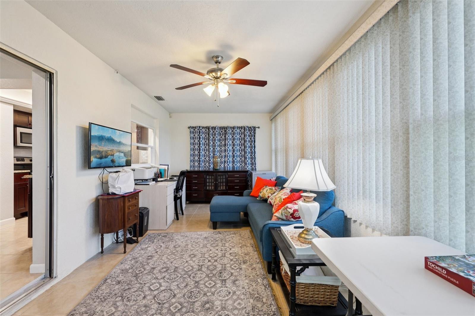 LAKES UNIT I THE - Residential