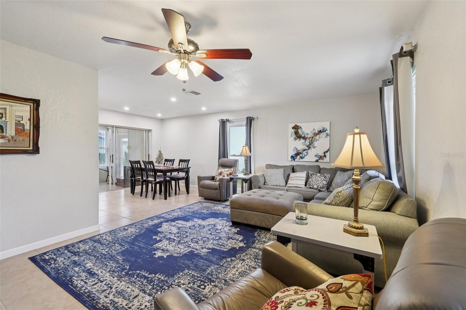 LAKES UNIT I THE - Residential