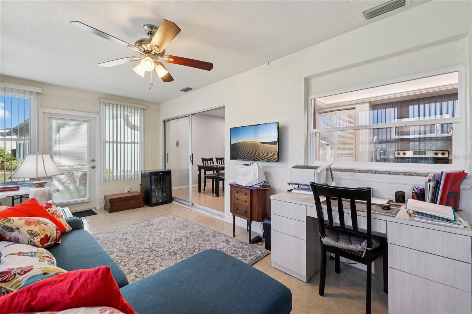 LAKES UNIT I THE - Residential