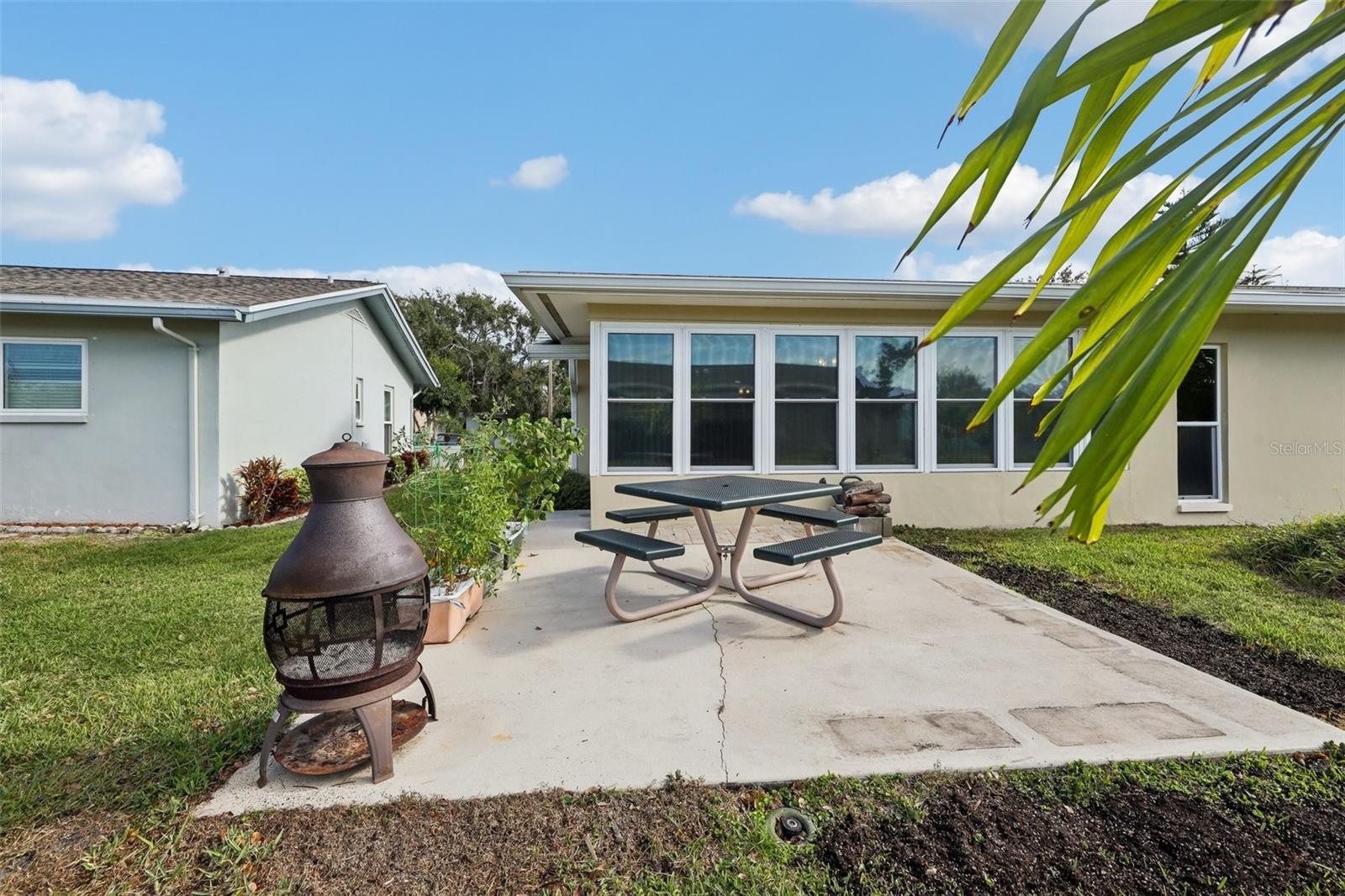 LAKES UNIT I THE - Residential