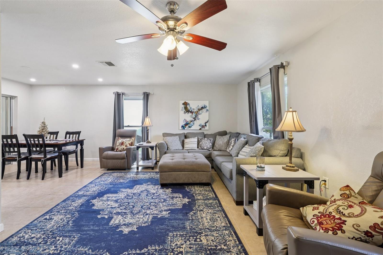 LAKES UNIT I THE - Residential