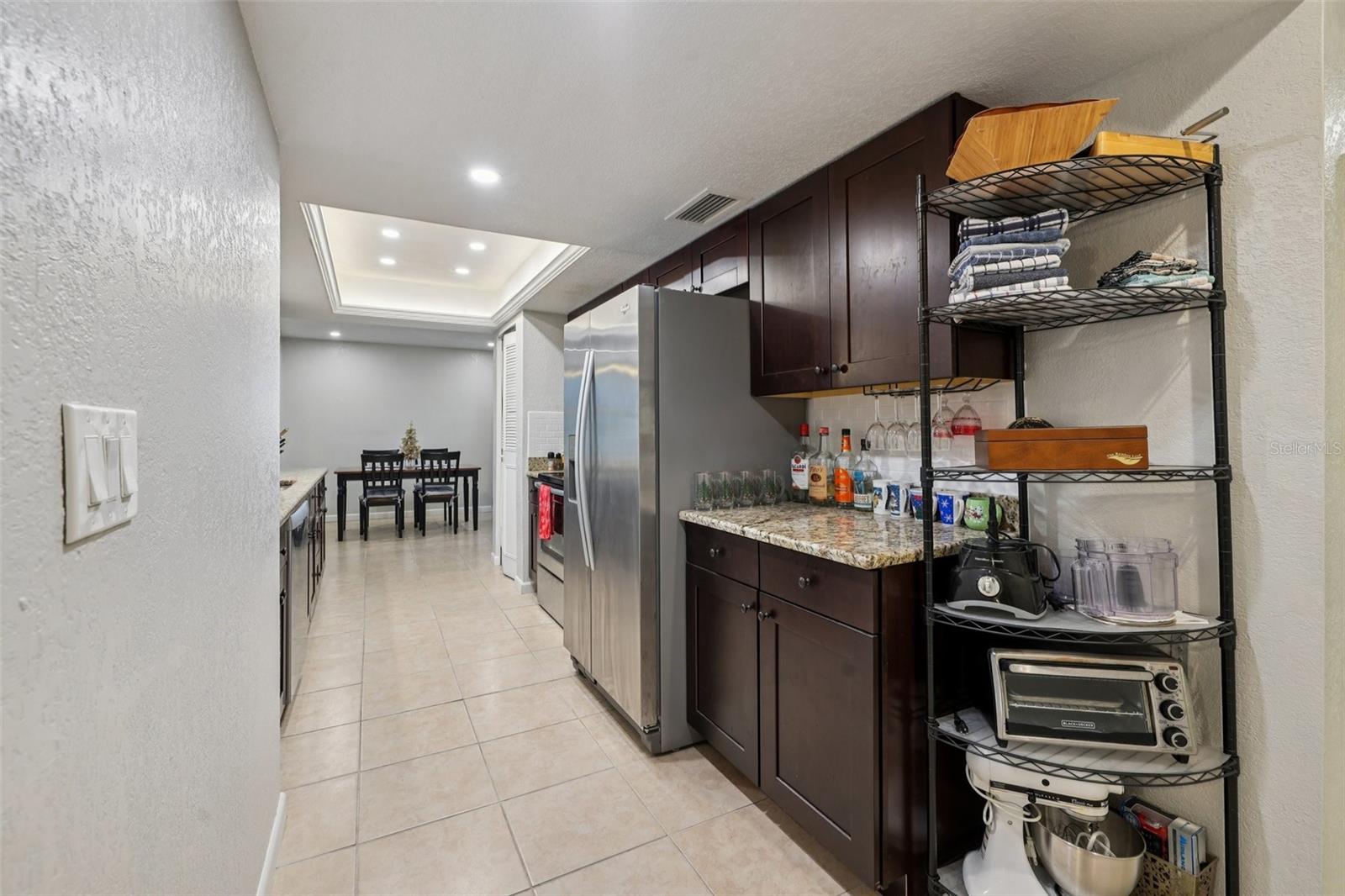 LAKES UNIT I THE - Residential