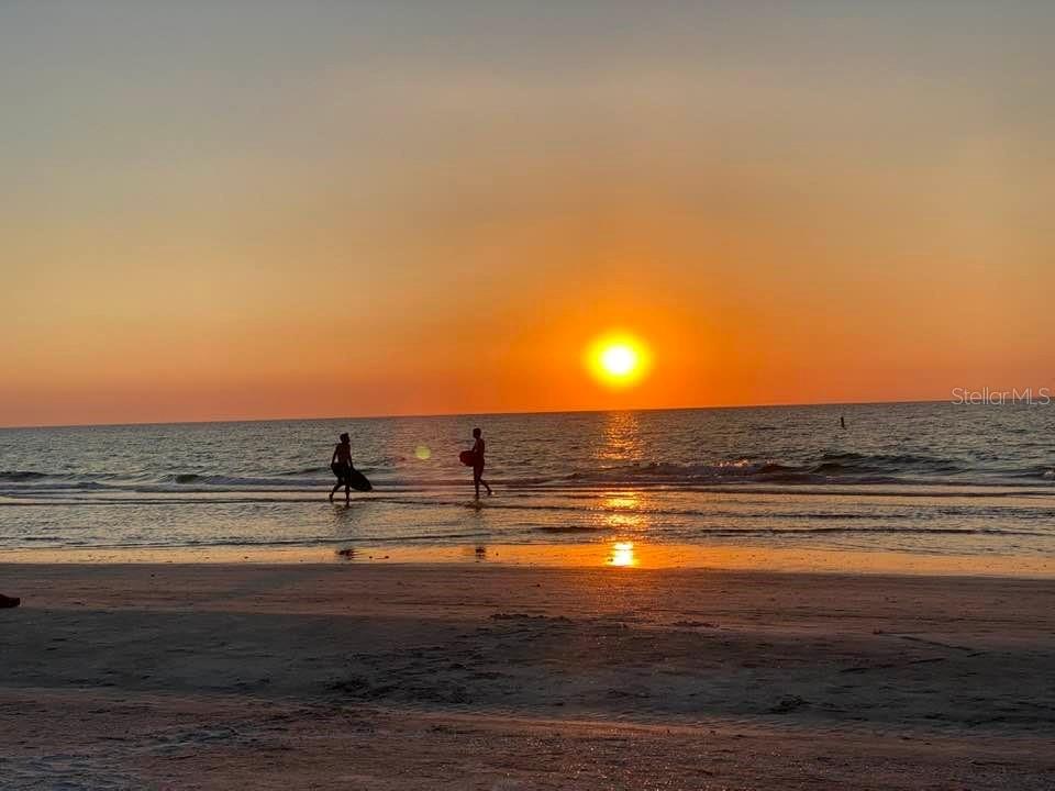 LAKES UNIT I THE - Residential