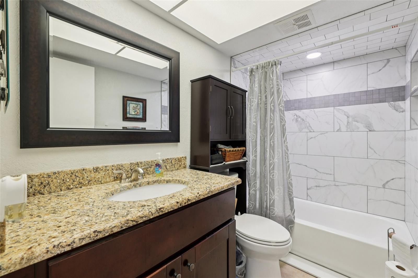 LAKES UNIT I THE - Residential