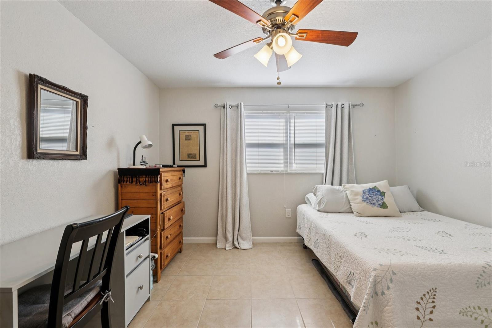 LAKES UNIT I THE - Residential