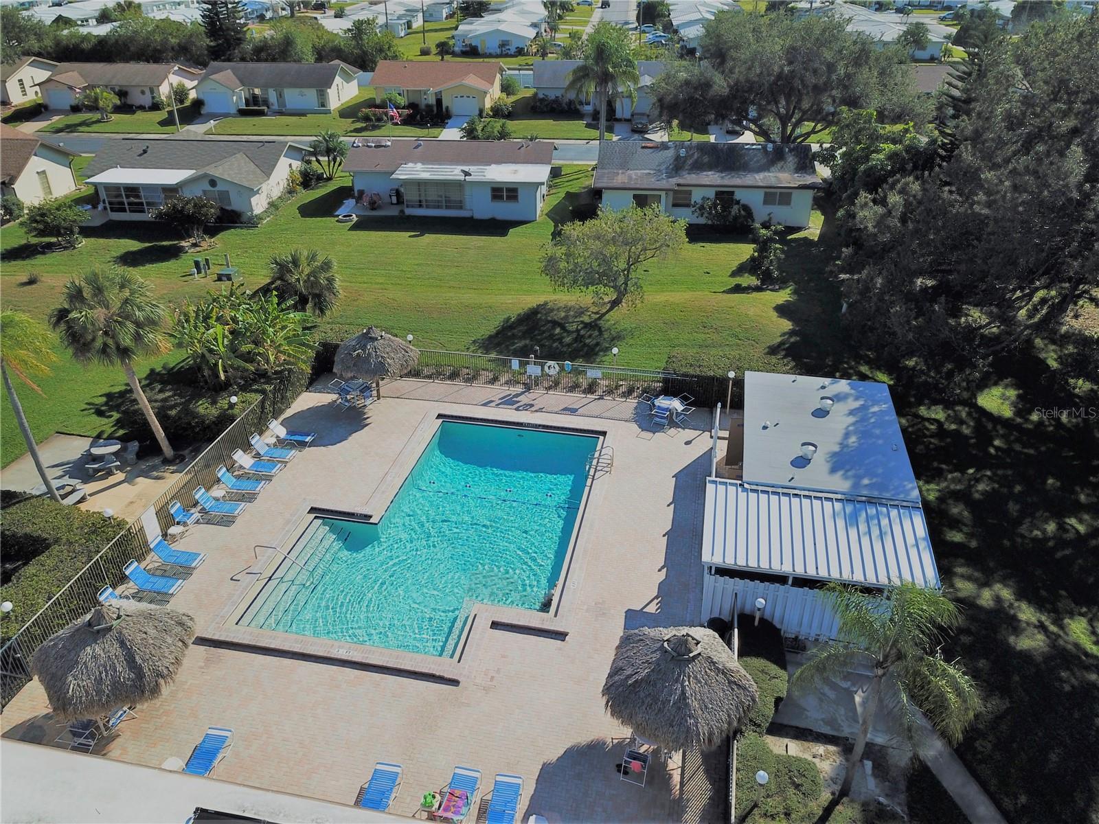 LAKES UNIT I THE - Residential