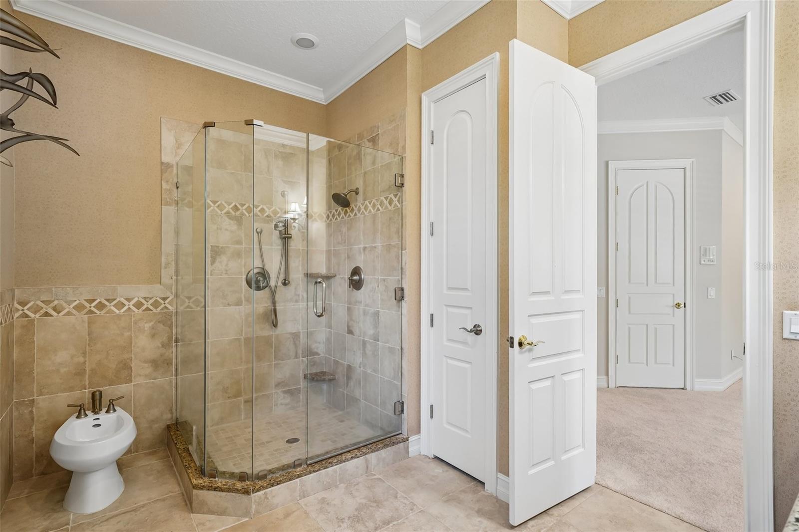 SANCTUARY ON LIVINGSTON PH - Residential
