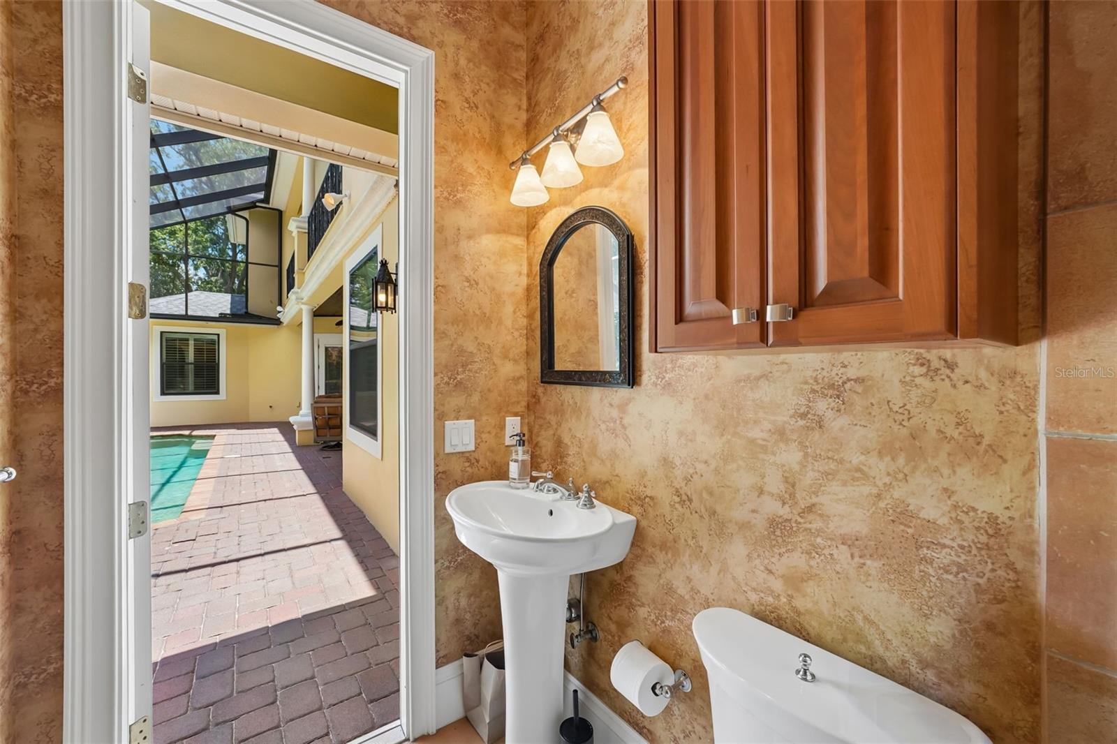 SANCTUARY ON LIVINGSTON PH - Residential