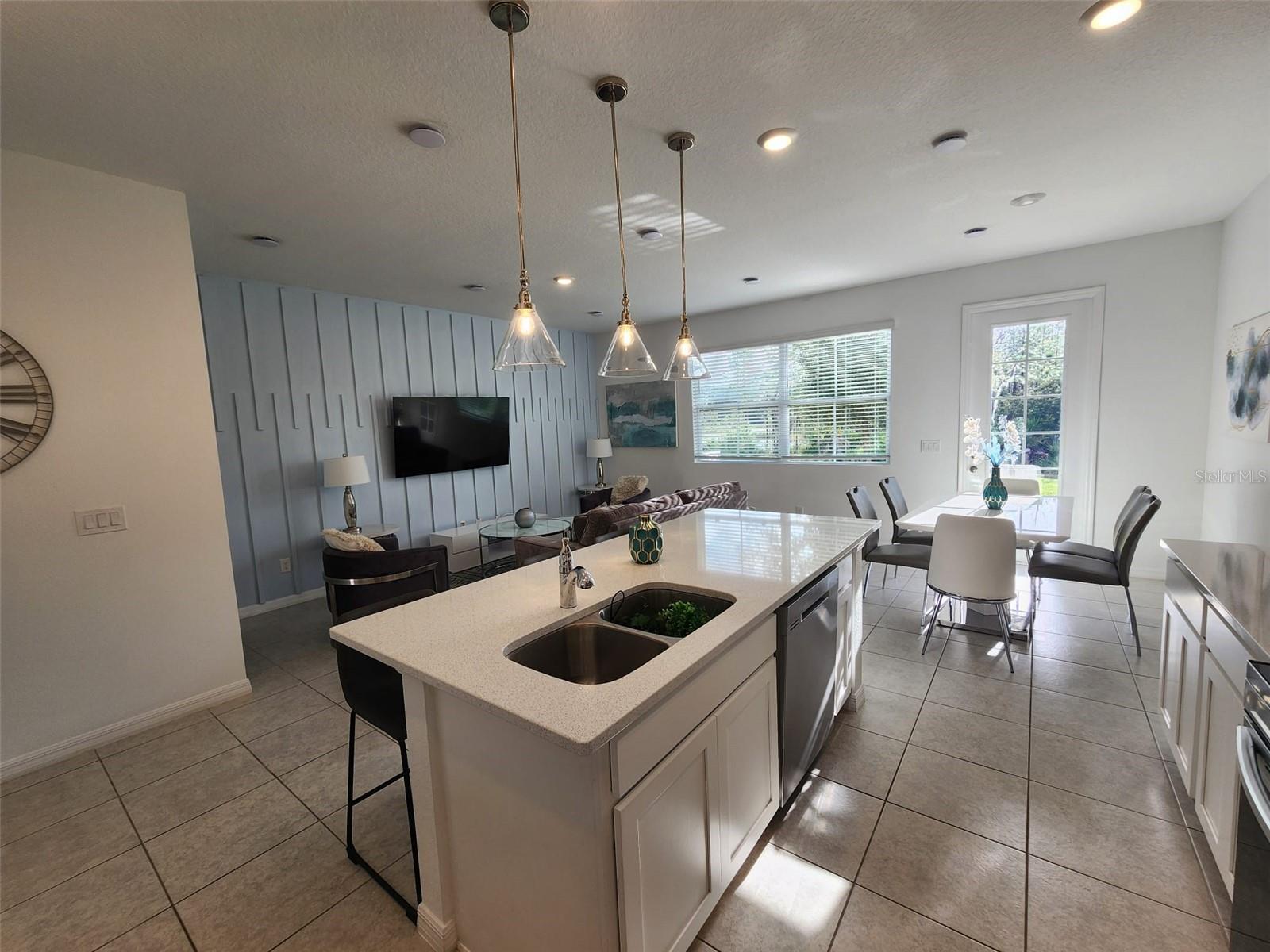 FESTIVAL PH 5 - Residential Lease