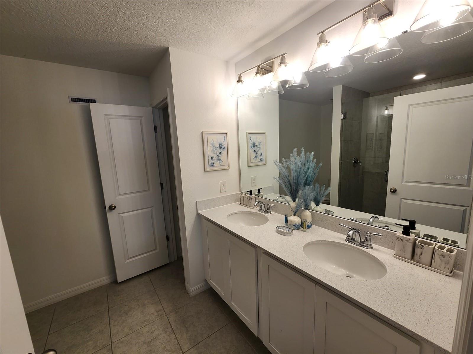 FESTIVAL PH 5 - Residential Lease