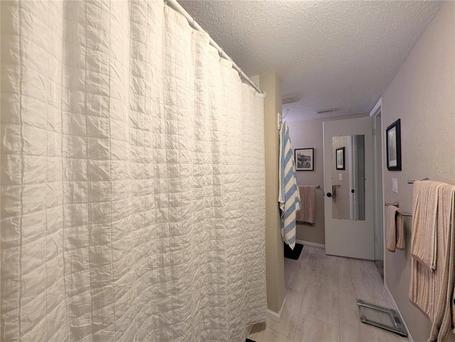 BAYSHORE ON THE LAKE APTS SEC 2 - Residential