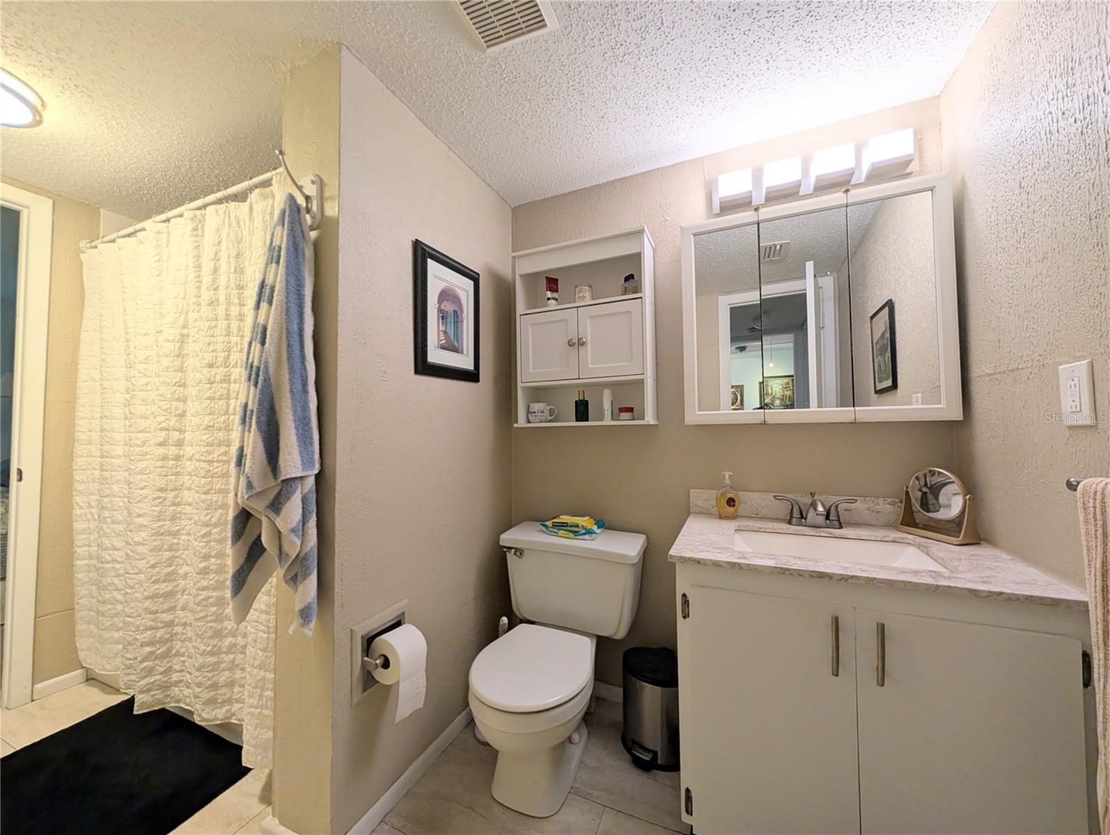 BAYSHORE ON THE LAKE APTS SEC 2 - Residential