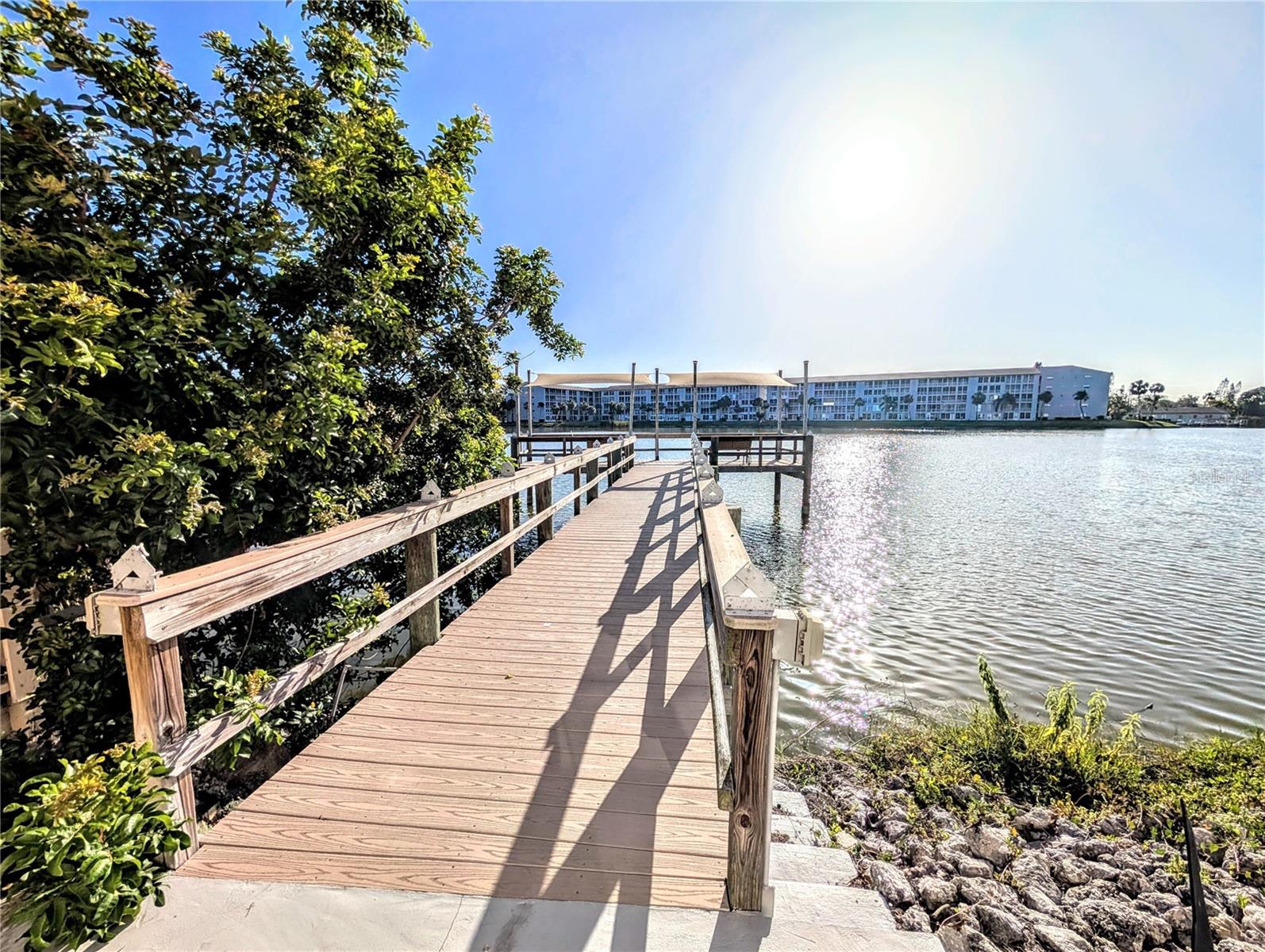 BAYSHORE ON THE LAKE APTS SEC 2 - Residential