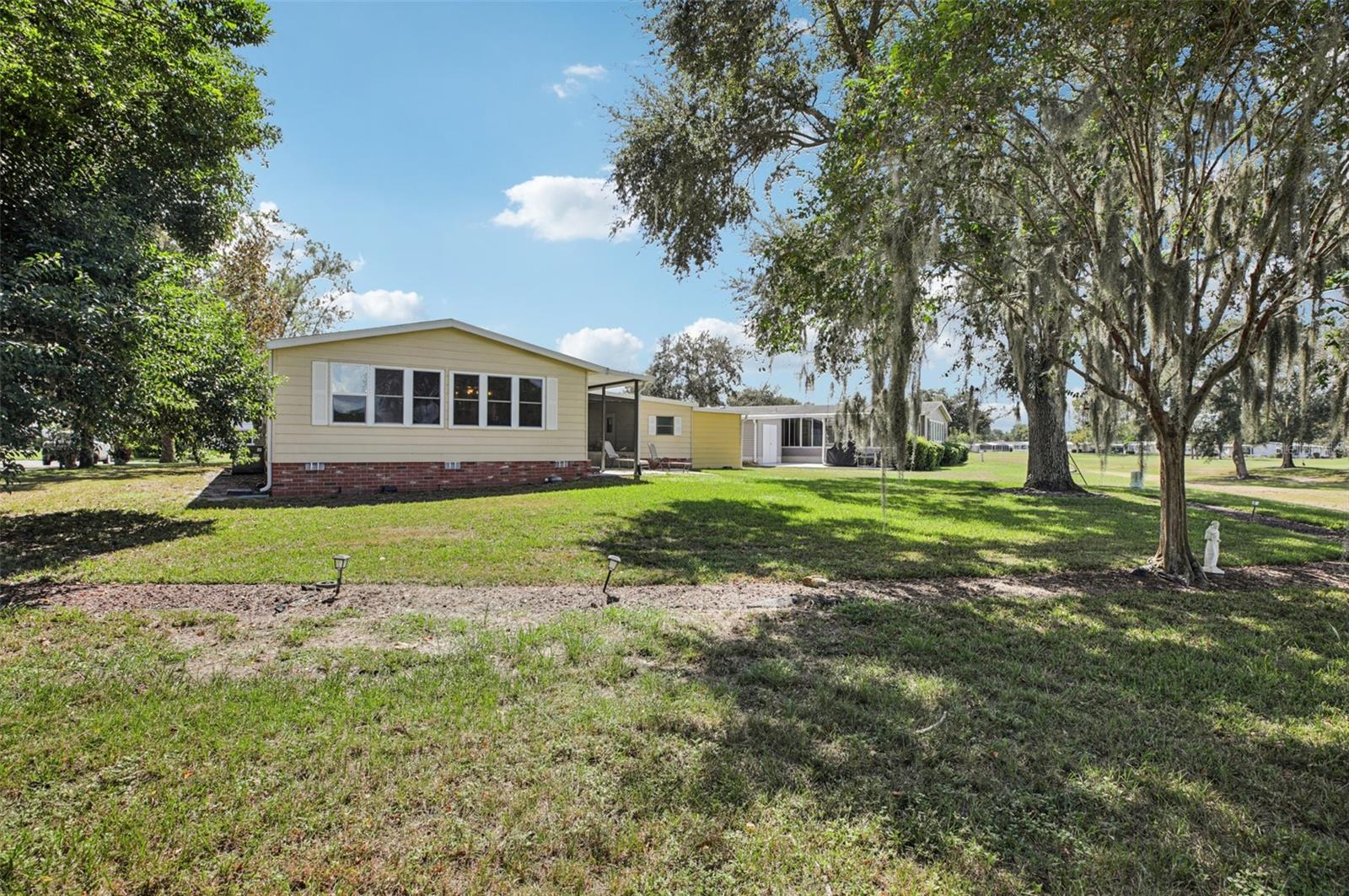 LADY LAKE ORANGE BLOSSOM GARDENS UNIT 08 - Residential