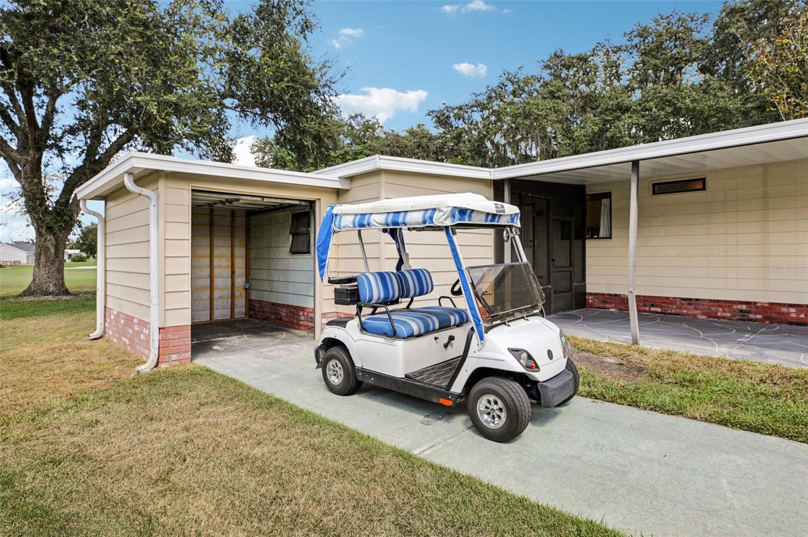 LADY LAKE ORANGE BLOSSOM GARDENS UNIT 08 - Residential