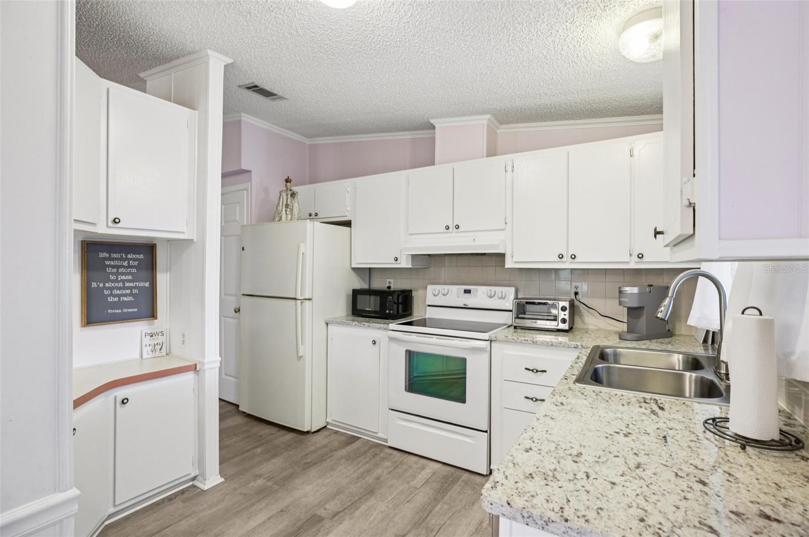LADY LAKE ORANGE BLOSSOM GARDENS UNIT 08 - Residential