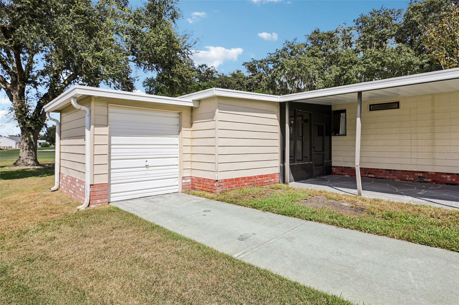 LADY LAKE ORANGE BLOSSOM GARDENS UNIT 08 - Residential