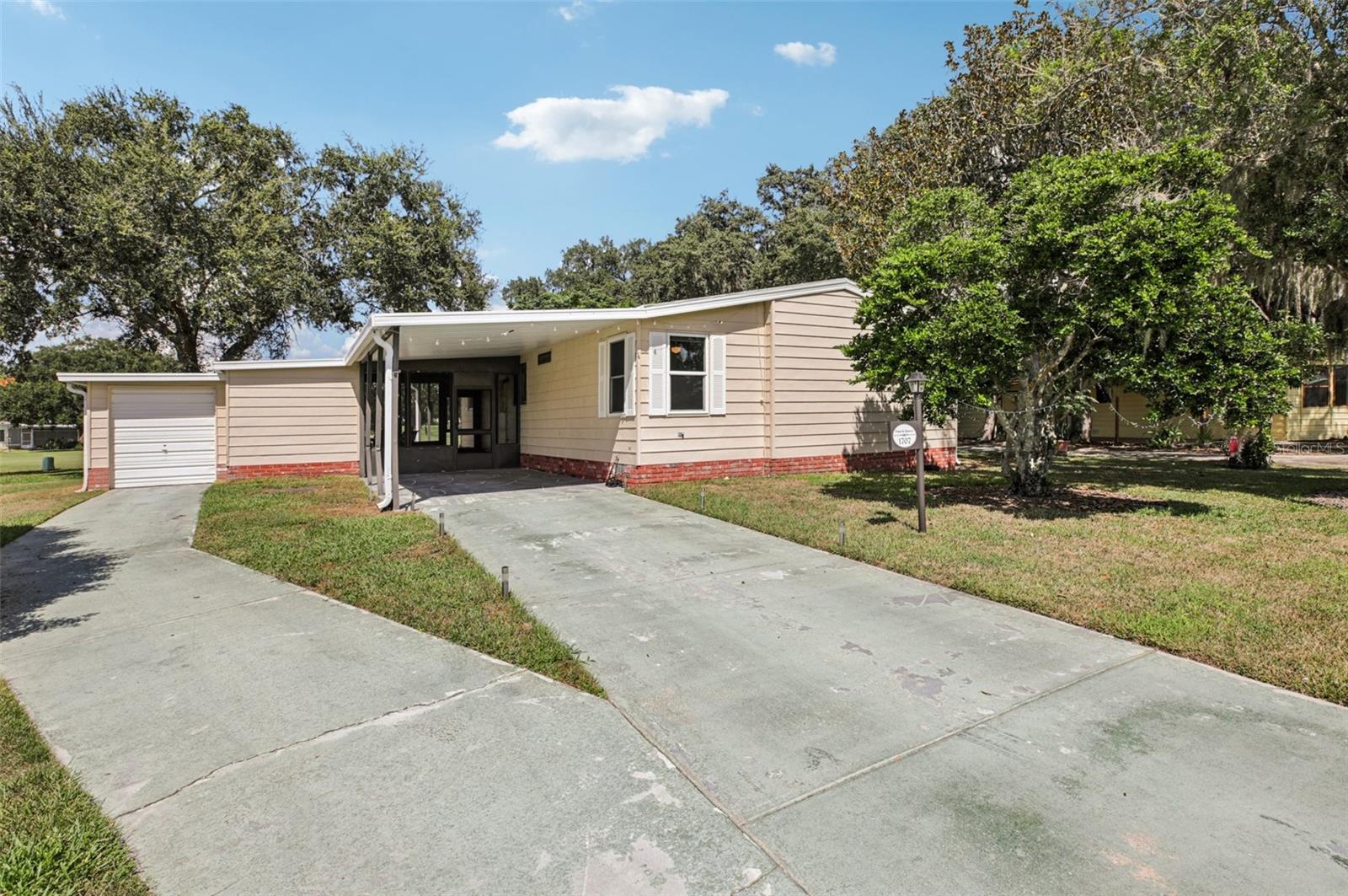 LADY LAKE ORANGE BLOSSOM GARDENS UNIT 08 - Residential