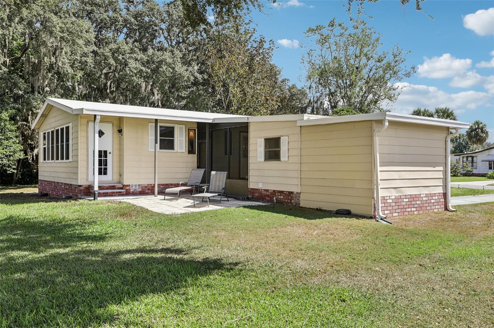 LADY LAKE ORANGE BLOSSOM GARDENS UNIT 08 - Residential
