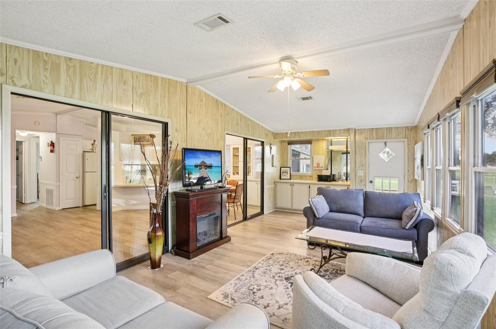 LADY LAKE ORANGE BLOSSOM GARDENS UNIT 08 - Residential
