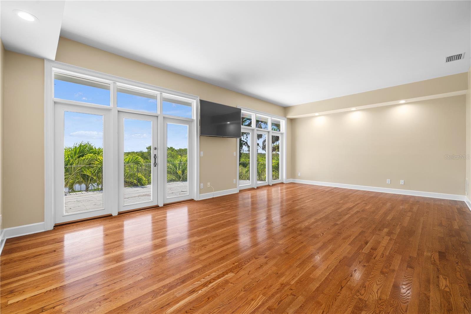 PINELLAS FARMS - Residential