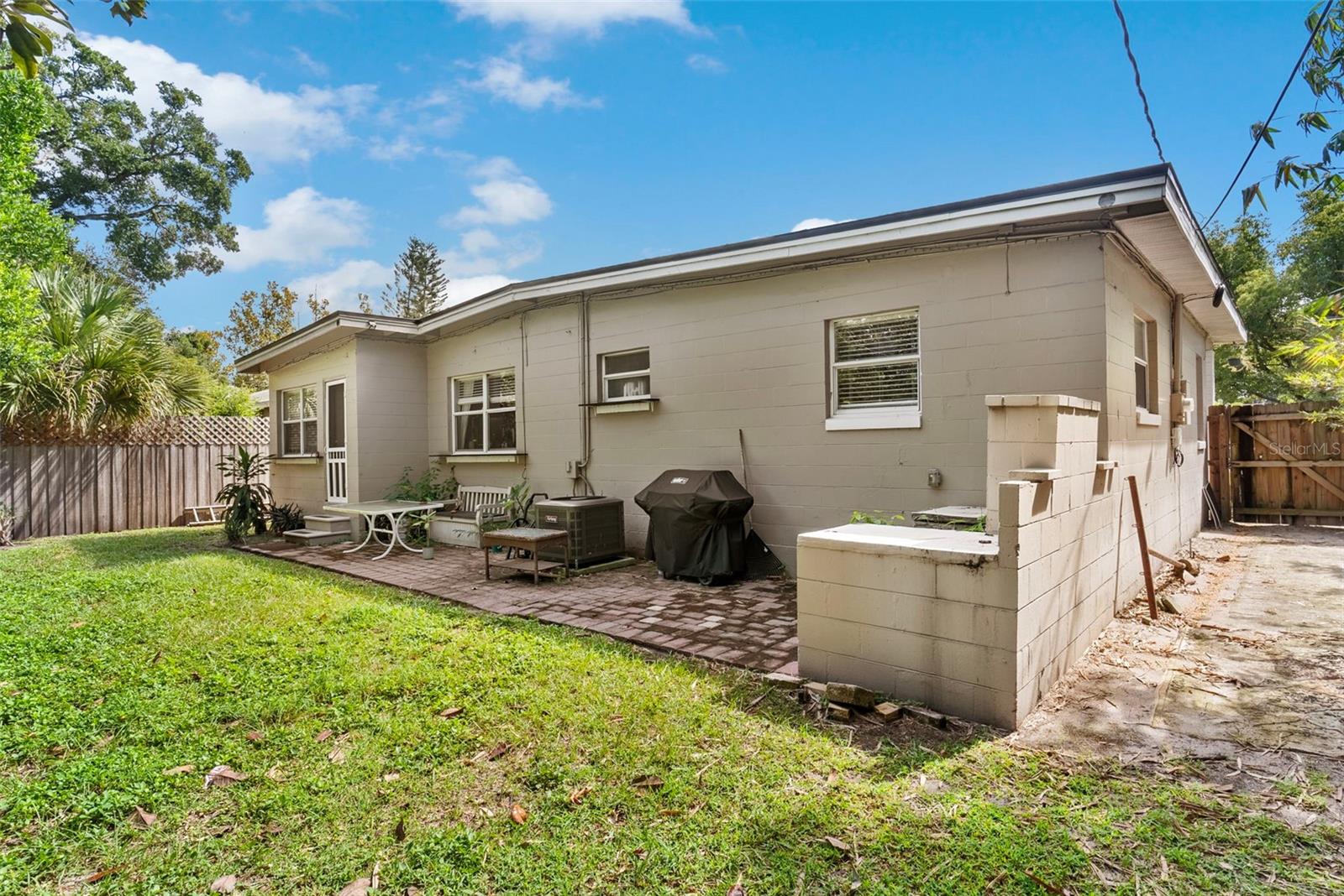SUNSHINE GARDENS - Residential Lease