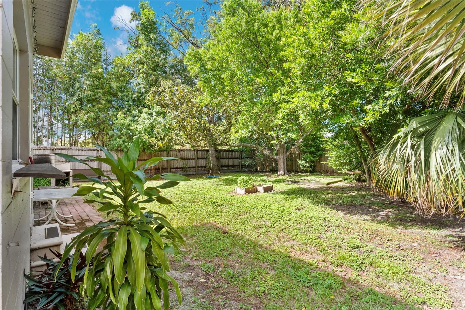 SUNSHINE GARDENS - Residential Lease