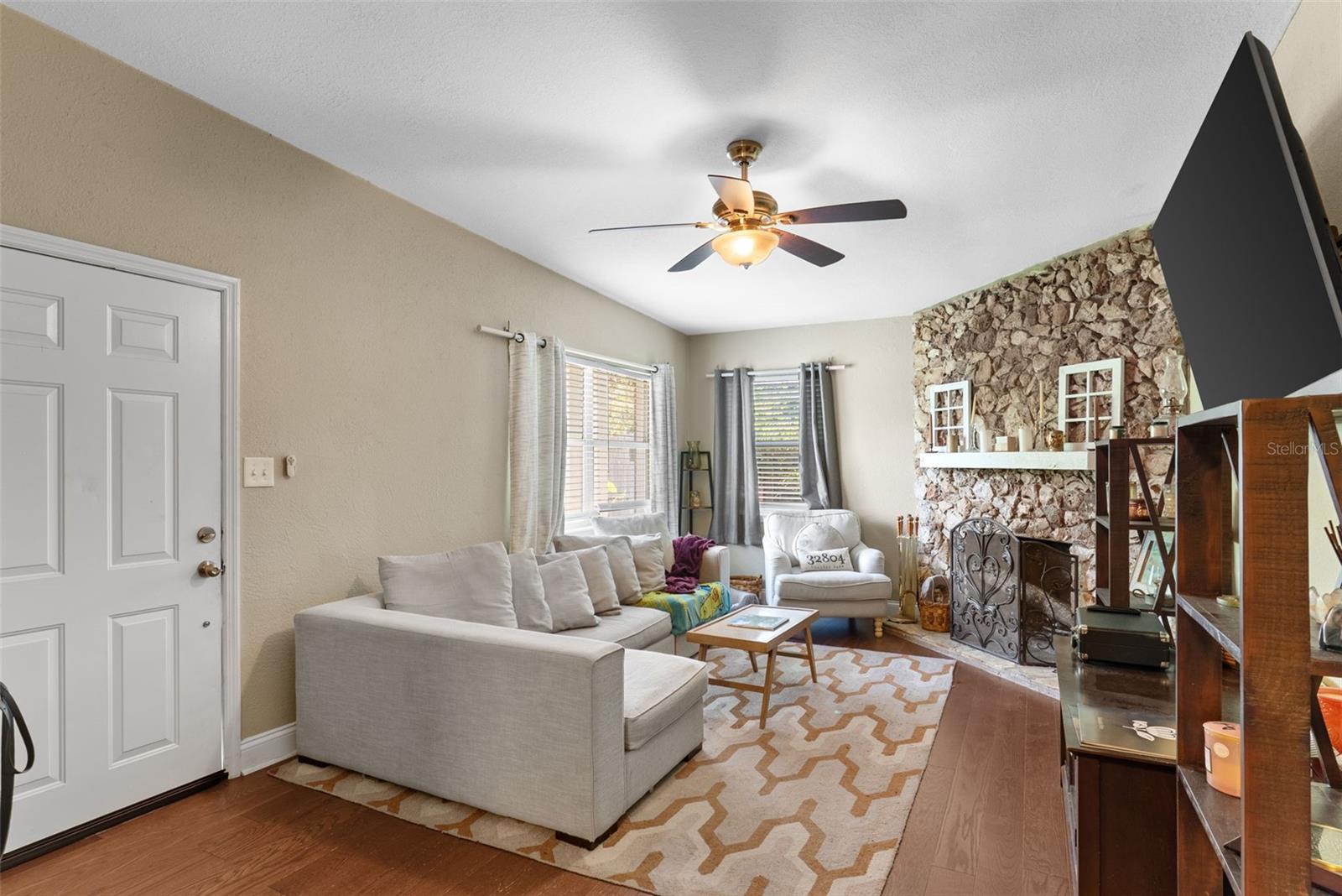 SUNSHINE GARDENS - Residential Lease