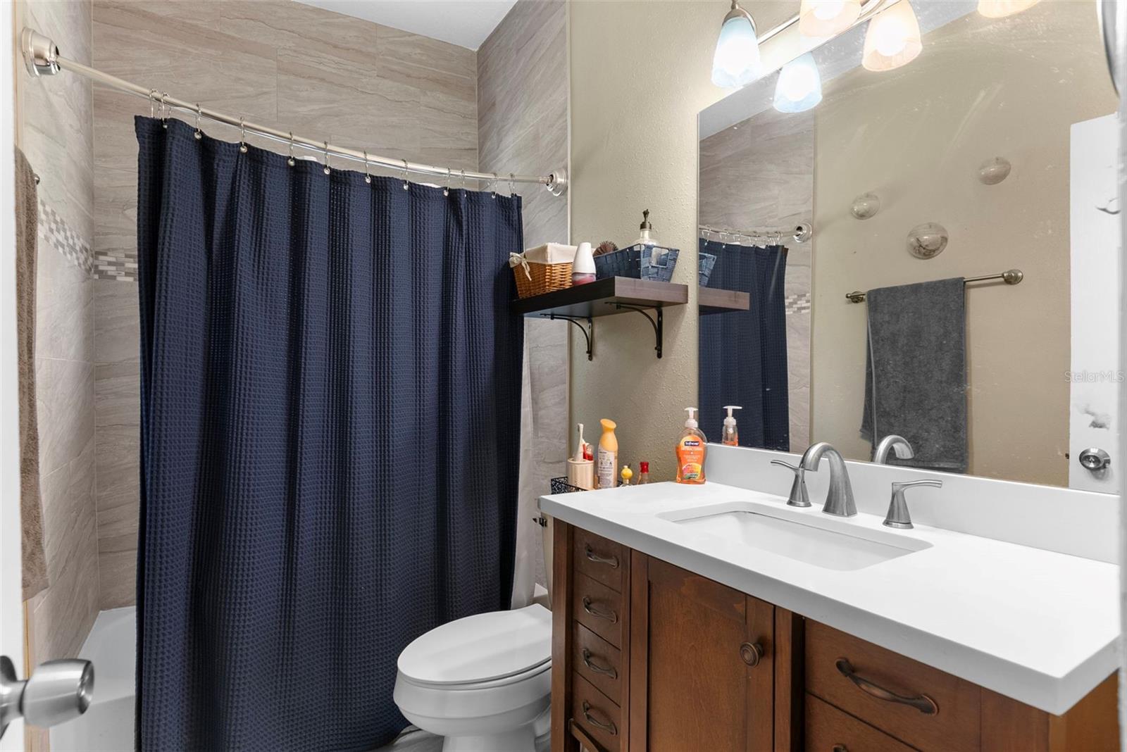 SUNSHINE GARDENS - Residential Lease