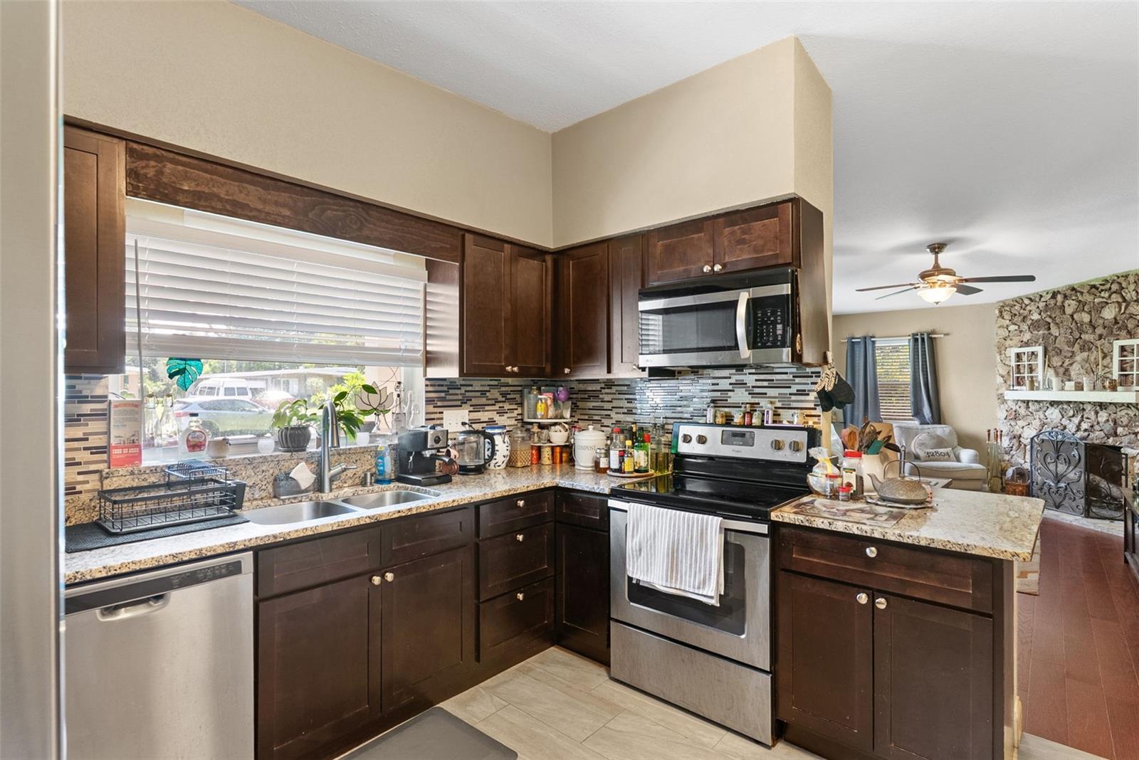 SUNSHINE GARDENS - Residential Lease