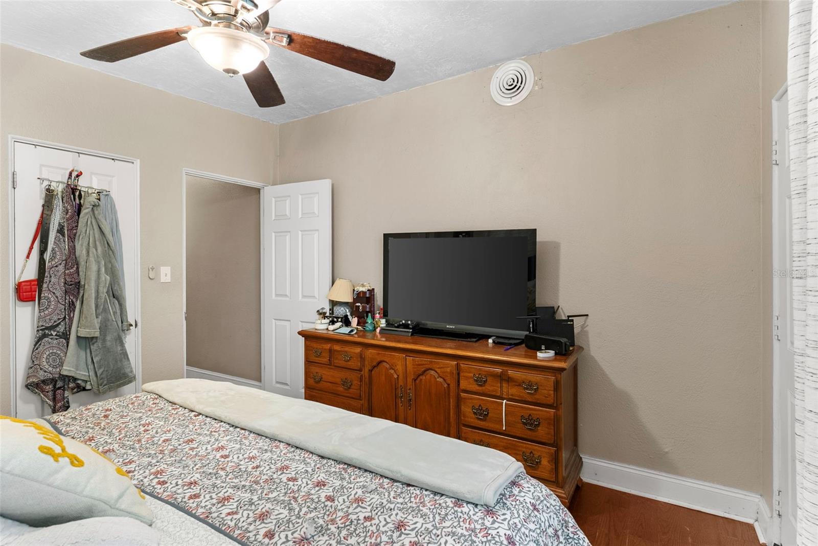 SUNSHINE GARDENS - Residential Lease
