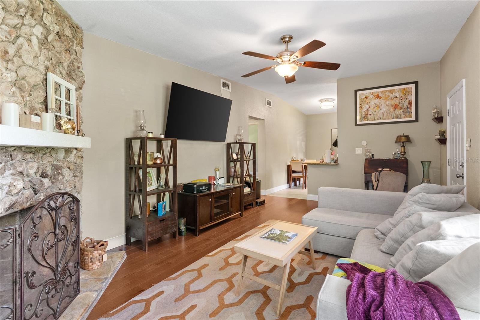 SUNSHINE GARDENS - Residential Lease