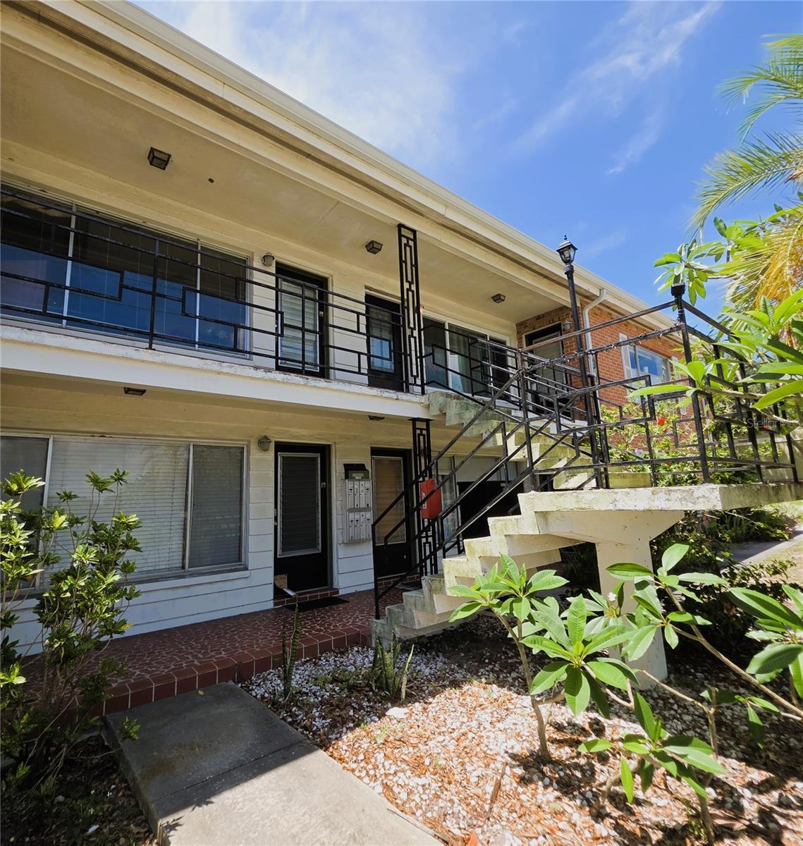 1309 DREW STREET 6