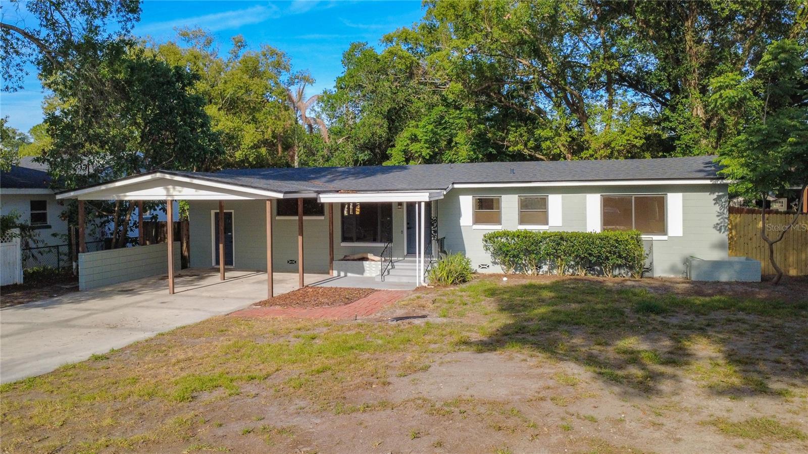 CRYSTAL LAKE MANOR - Residential