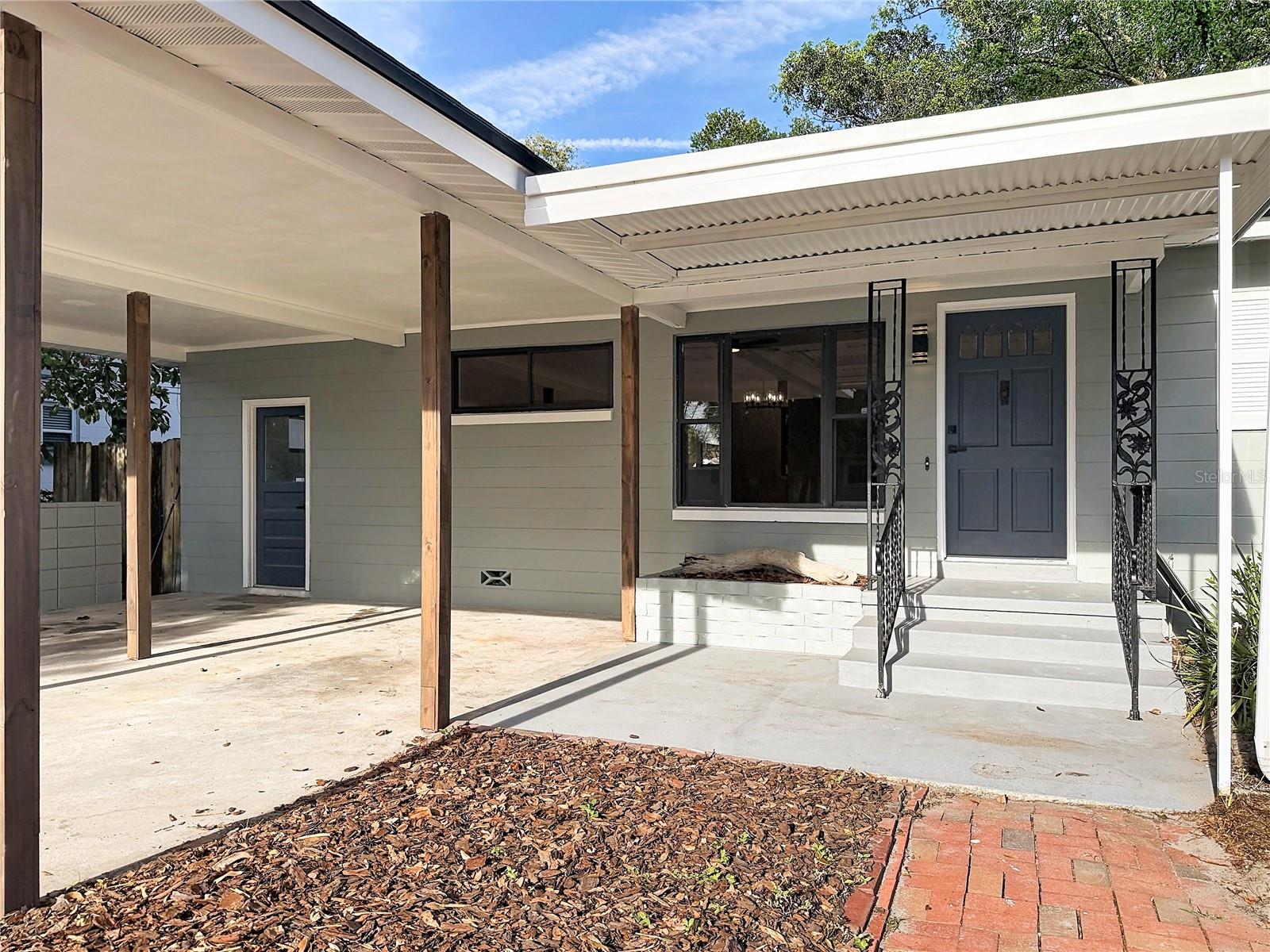 CRYSTAL LAKE MANOR - Residential