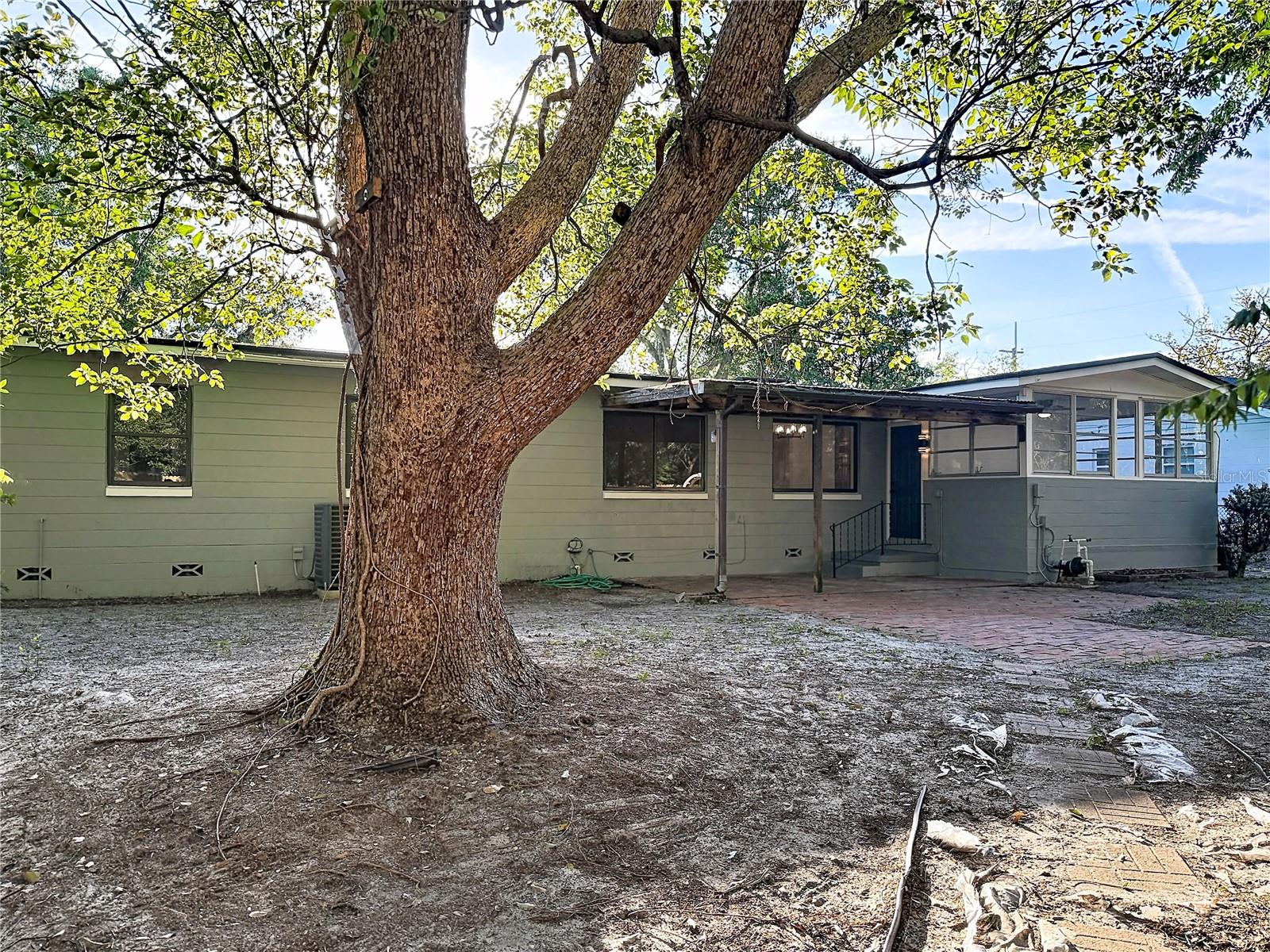 CRYSTAL LAKE MANOR - Residential