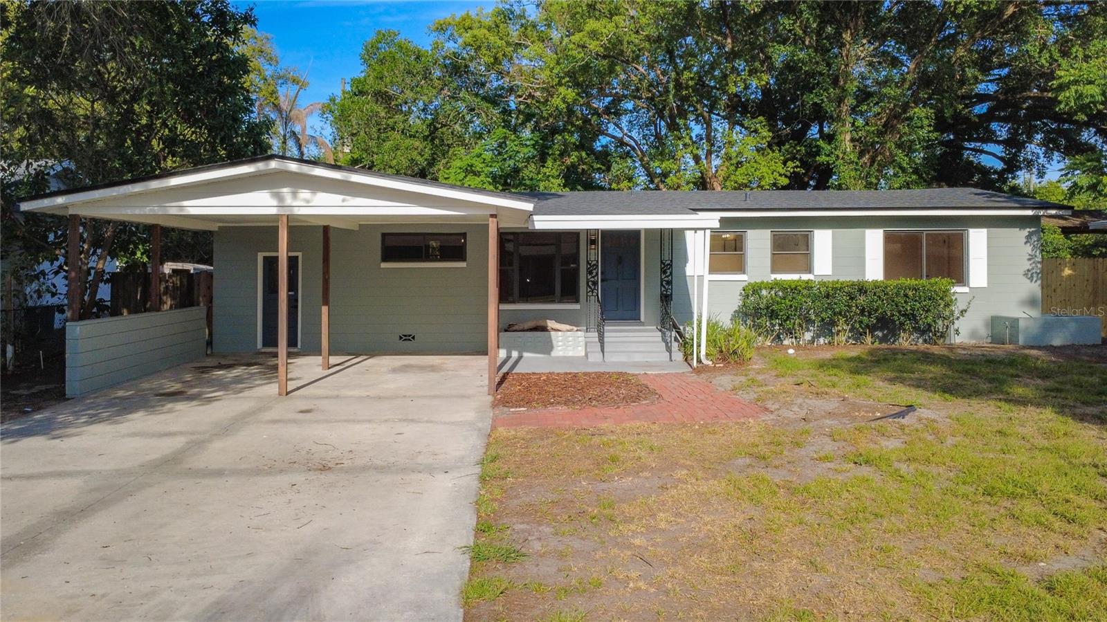 CRYSTAL LAKE MANOR - Residential