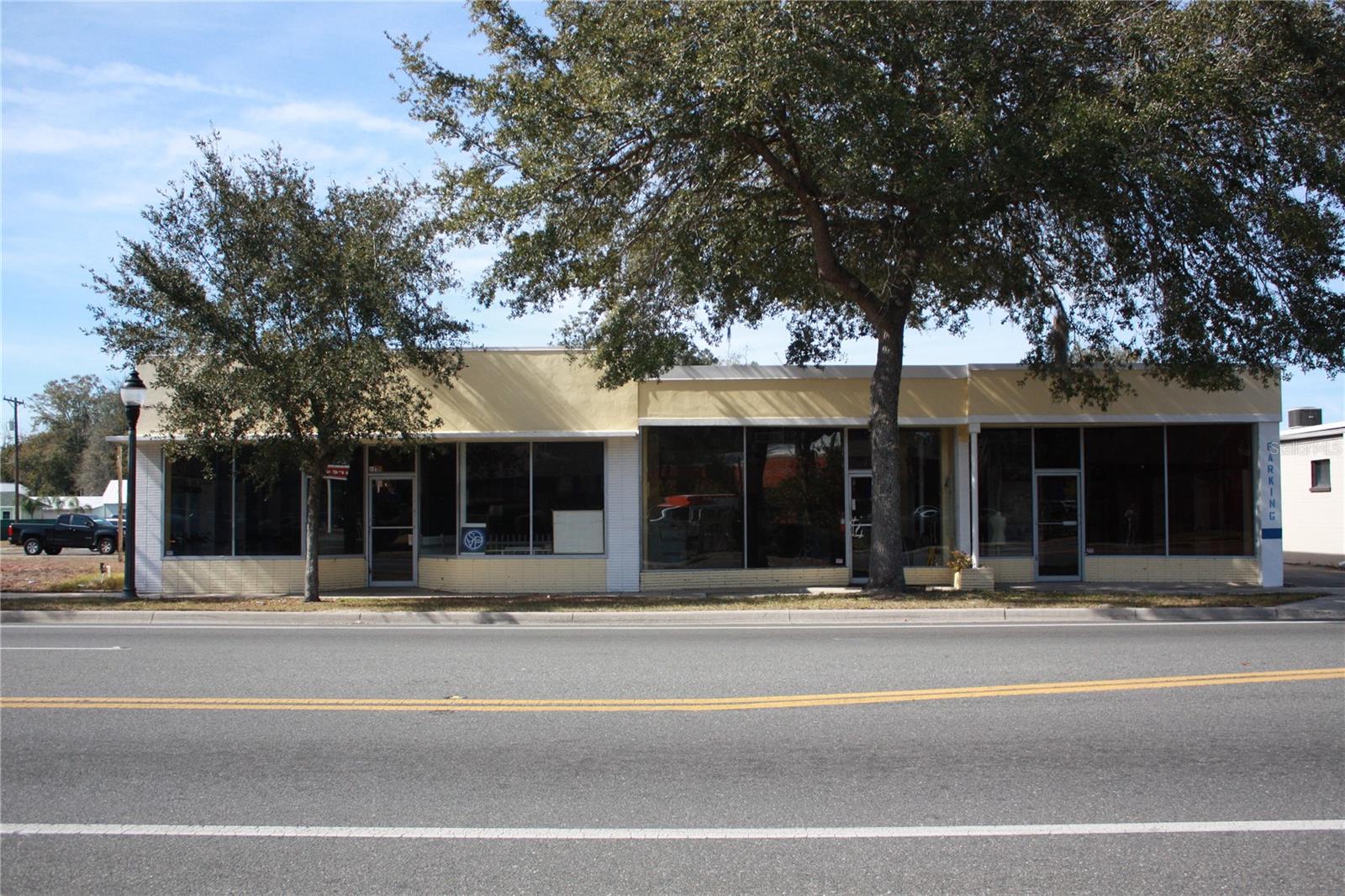 Conveniently located with opportunity for front advertising exposure directly on N Main Street. This open space offers the flexibility to arrange the room to fit your individual business needs. There are front and rear door entrances, and one rear bay door opening. Common area parking behind the building.