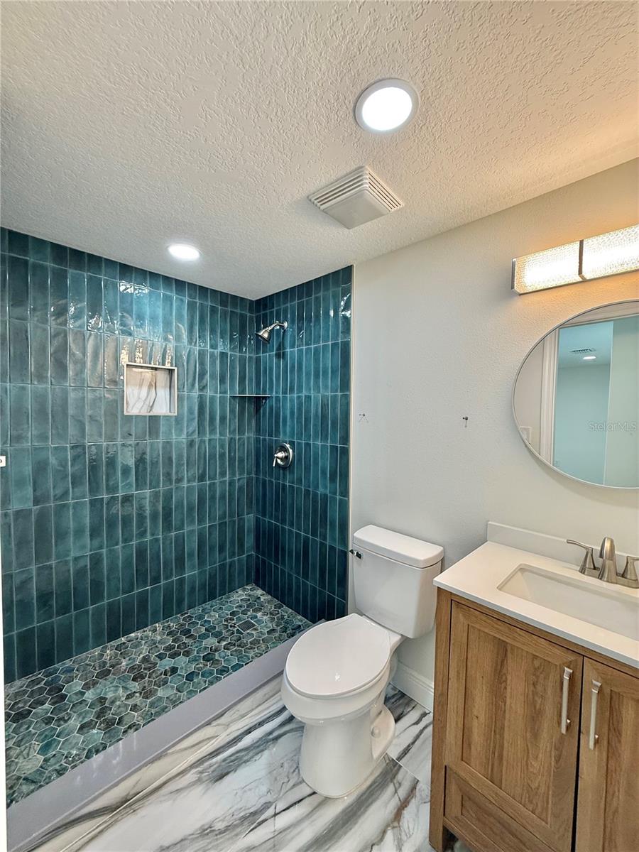 ORLANDO IMPROV CO 03 - Residential Lease