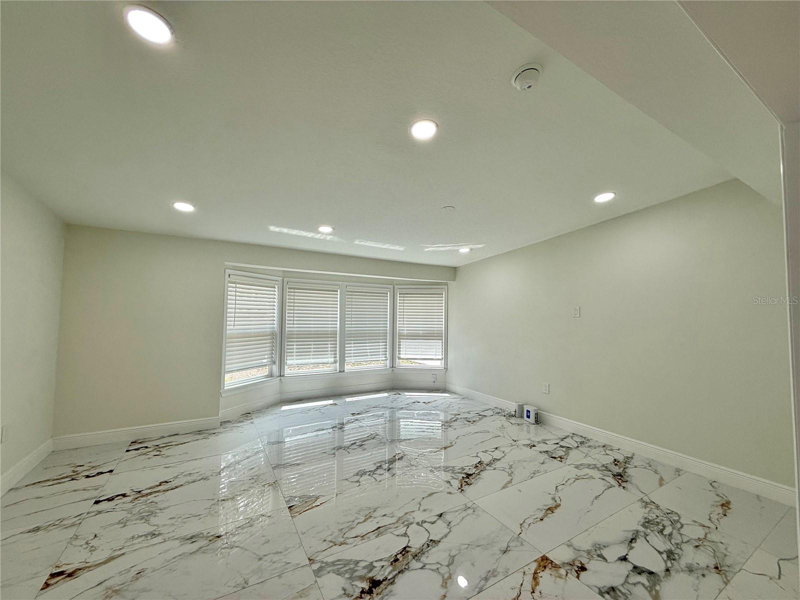 ORLANDO IMPROV CO 03 - Residential Lease