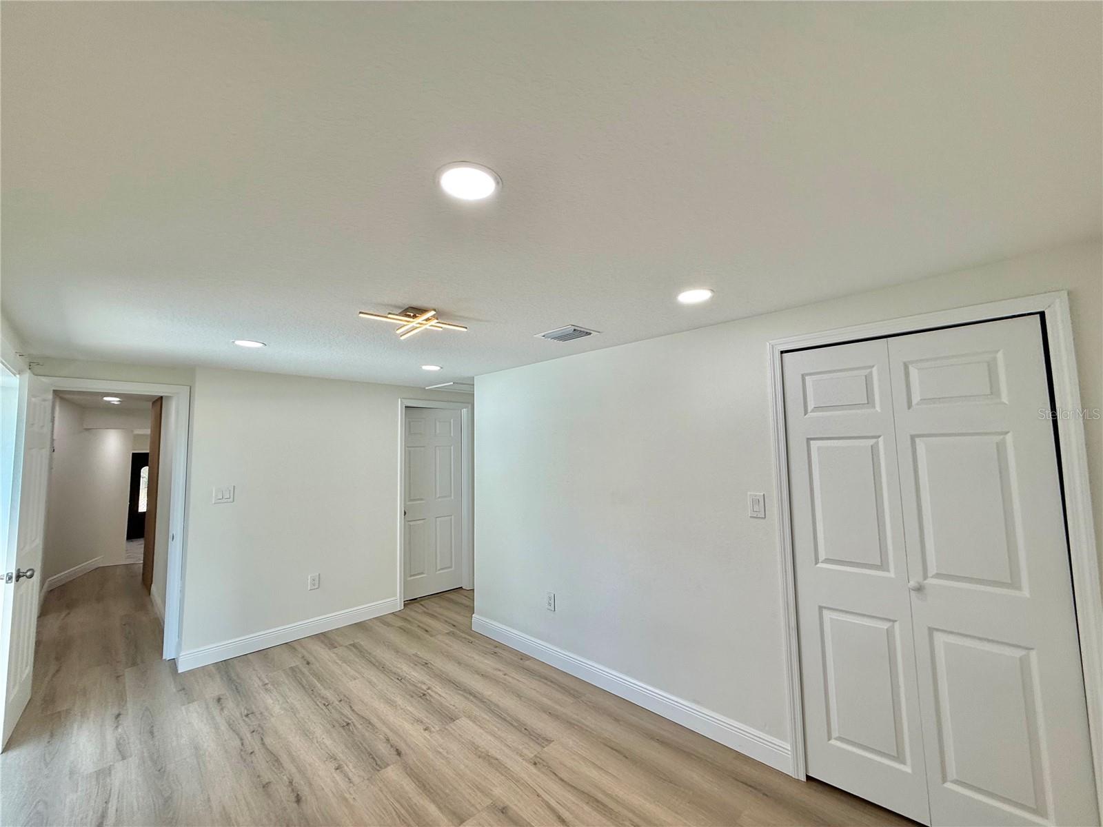 ORLANDO IMPROV CO 03 - Residential Lease