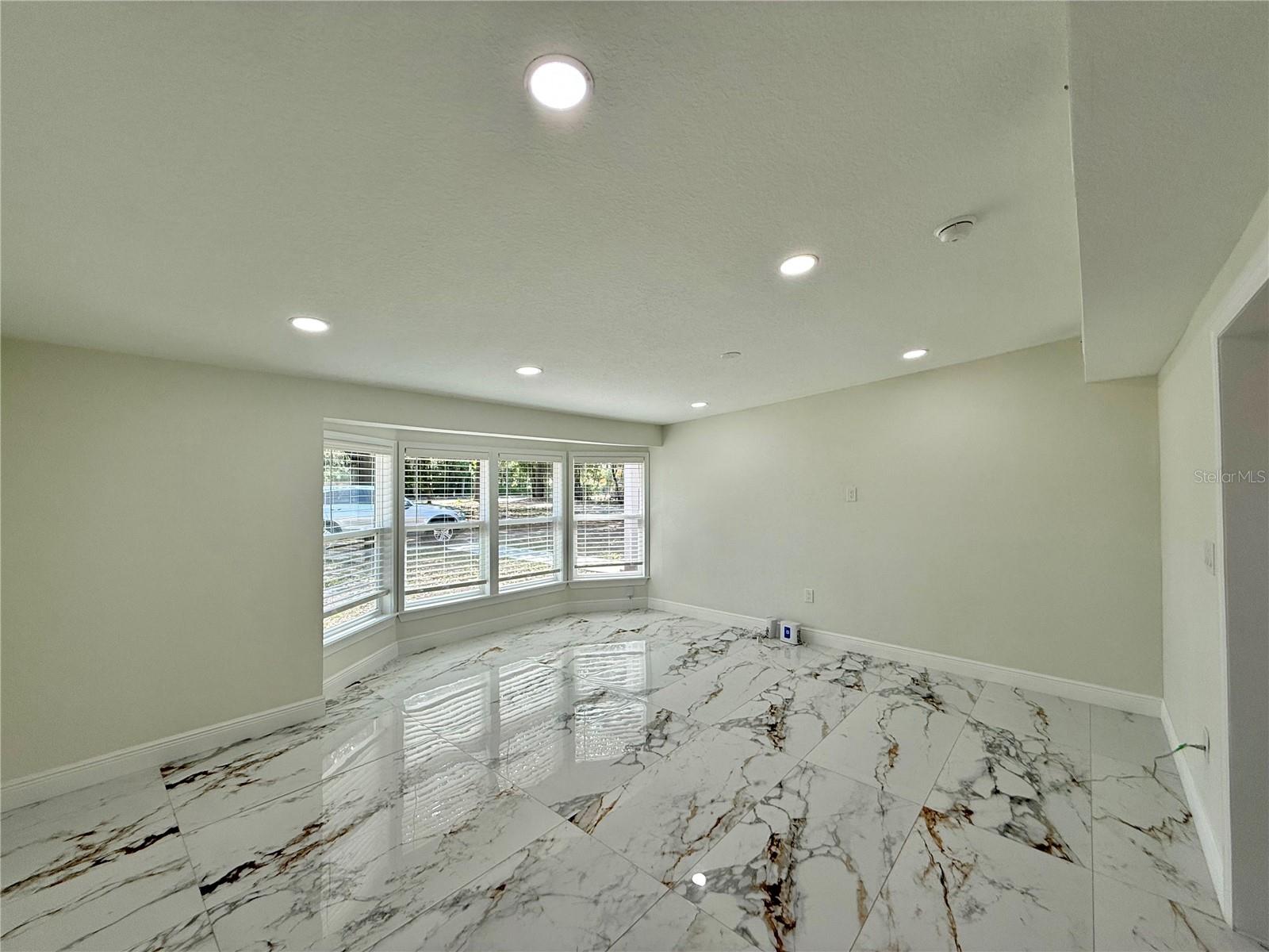 ORLANDO IMPROV CO 03 - Residential Lease