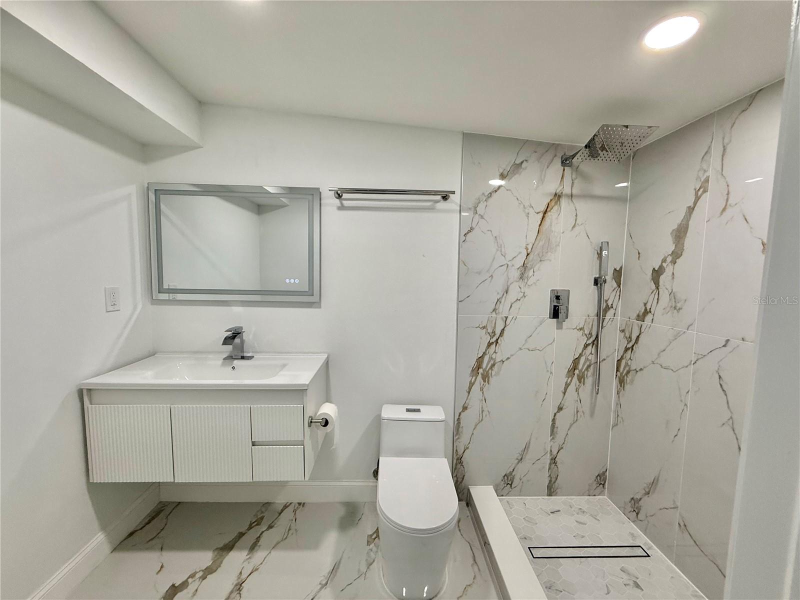 ORLANDO IMPROV CO 03 - Residential Lease