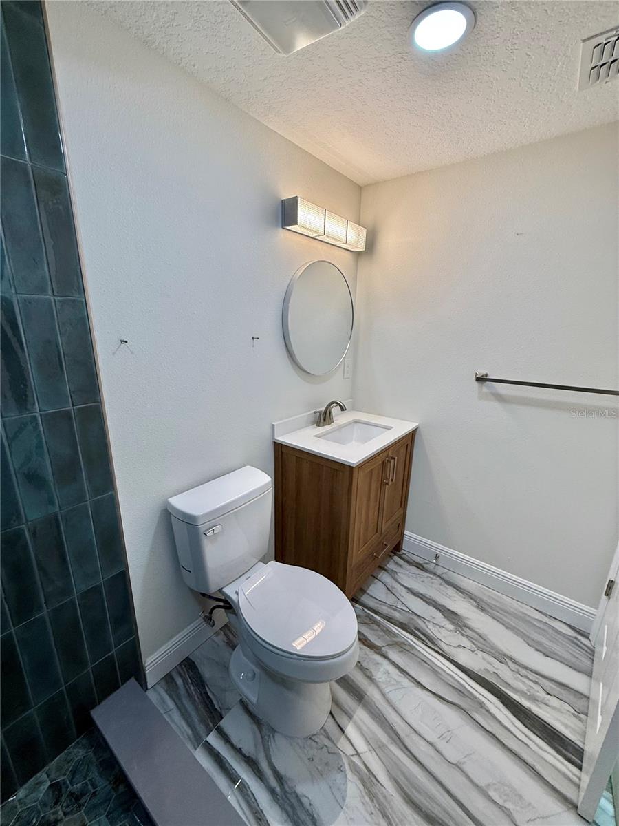 ORLANDO IMPROV CO 03 - Residential Lease
