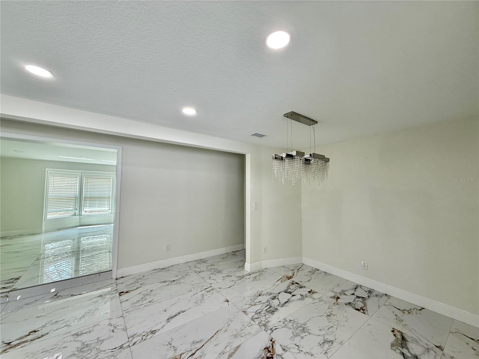 ORLANDO IMPROV CO 03 - Residential Lease