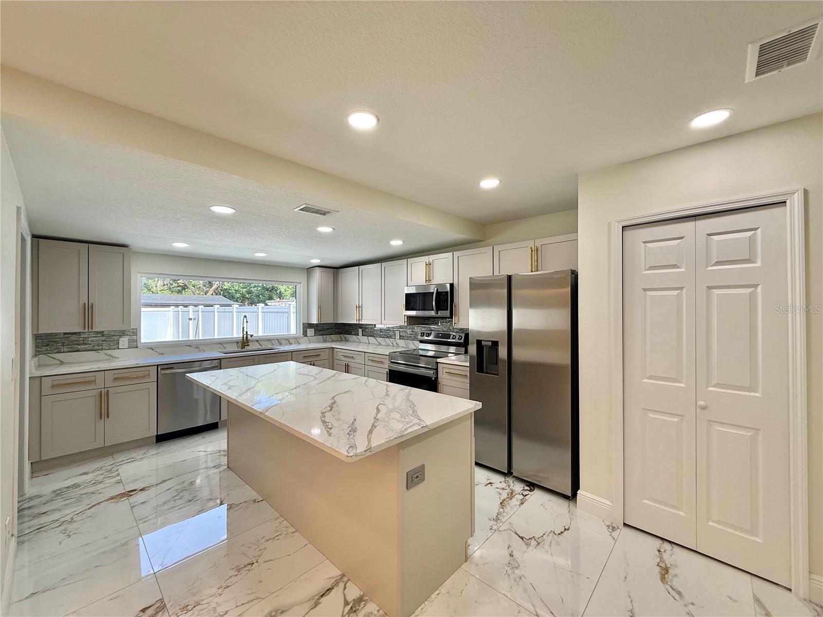 ORLANDO IMPROV CO 03 - Residential Lease