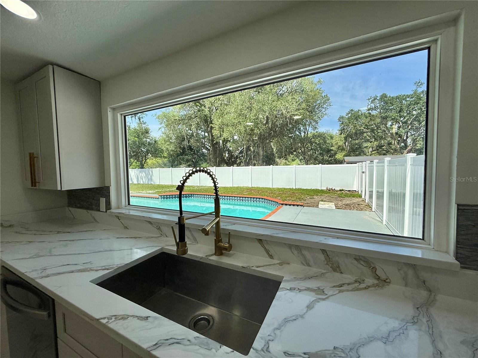 ORLANDO IMPROV CO 03 - Residential Lease